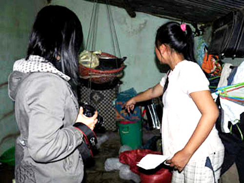 Cháu L. chỉ cho phóng viên nơi bị Tâm và Nguyên thực hiện hành vi đồi bại