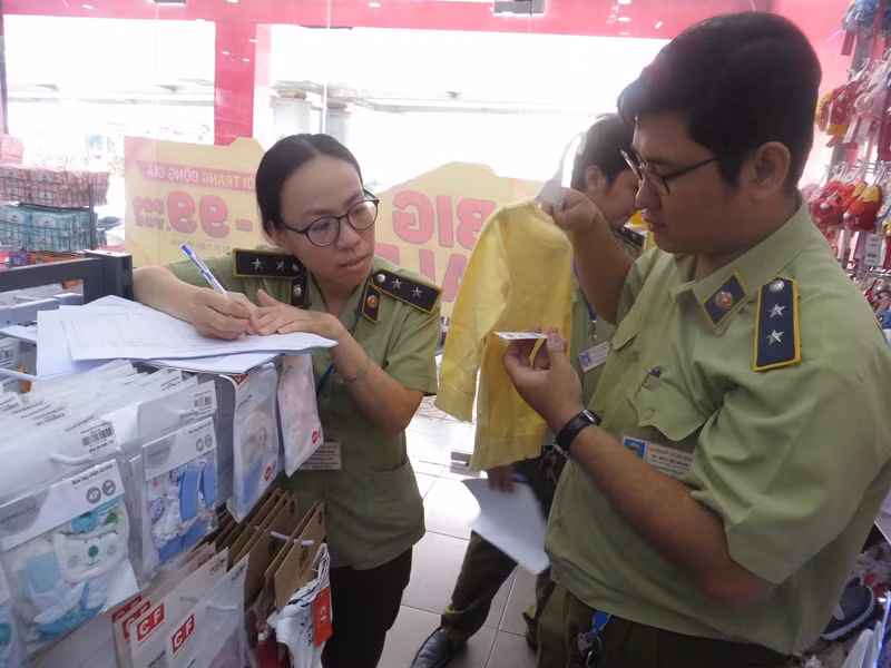 Kiểm tra chuỗi siêu thị Con Cưng sau nghi án đổi nhãn mác hàng ảnh 6