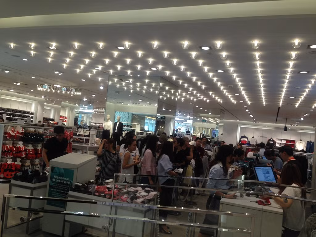 Black Friday: Nơi đìu hiu, chỗ tấp nập ảnh 11
