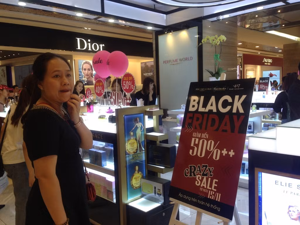Black Friday: Nơi đìu hiu, chỗ tấp nập ảnh 1