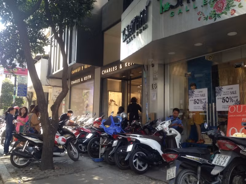 Black Friday: Nơi đìu hiu, chỗ tấp nập ảnh 7