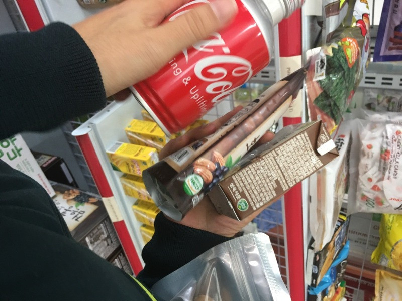 Hàng xách tay 'phớt lờ' ngành chức năng, mua bán tấp nập ảnh 4