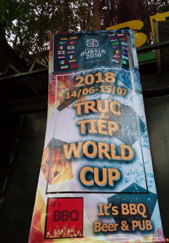 Quán xá Sài Gòn 'chộn rộn' trước thềm World Cup ảnh 1