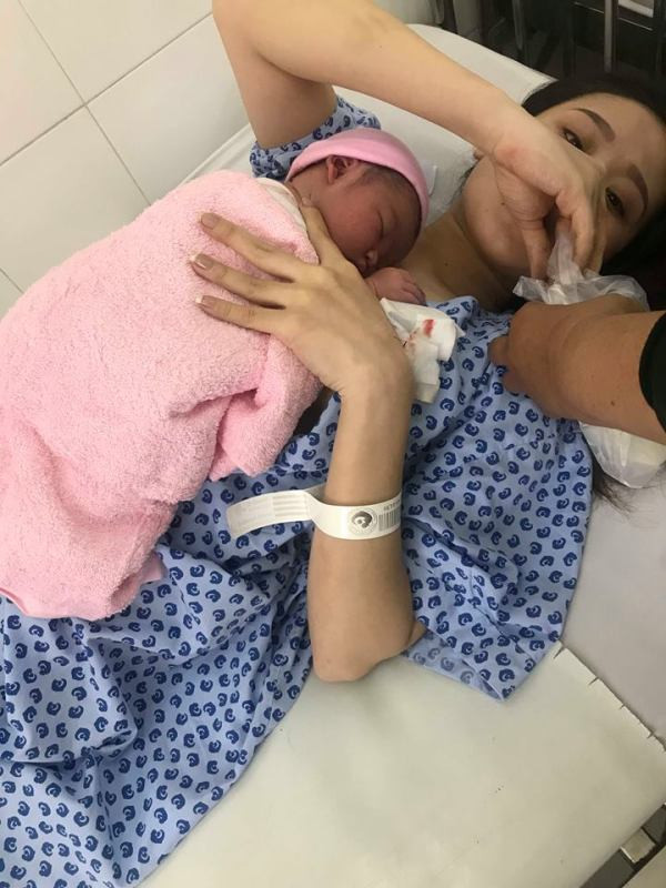 Xử trí cách nào khi có nguy cơ đẻ rơi? ảnh 1