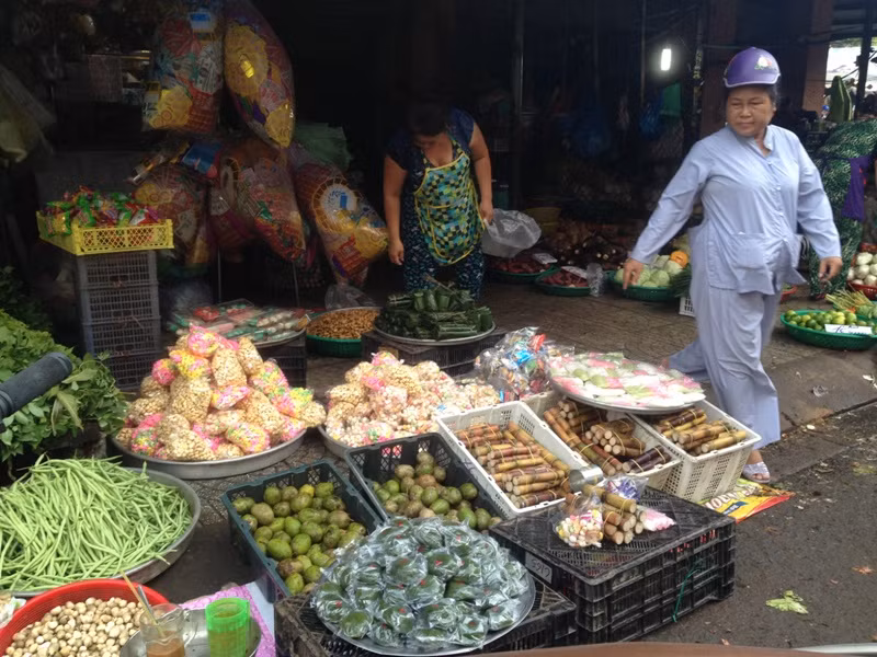 Thị trường rằm tháng 7: Đắt đồ chay, đìu hiu đồ mã ở TPHCM ảnh 3