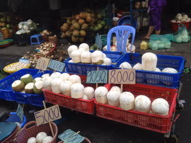 Thị trường rằm tháng 7: Đắt đồ chay, đìu hiu đồ mã ở TPHCM ảnh 2