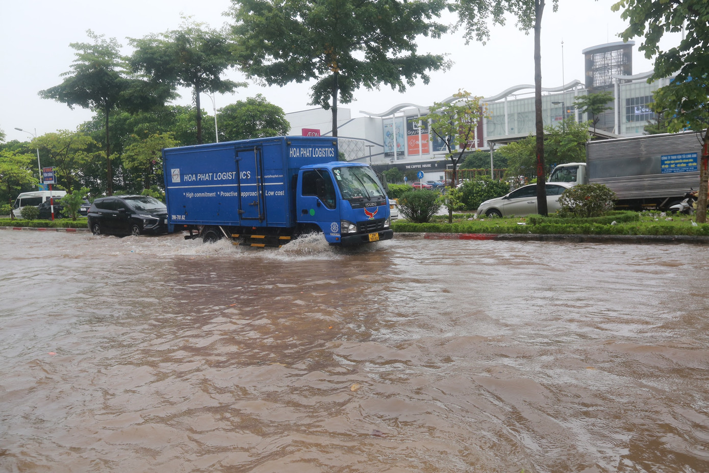 Các phương tiện lò dò đi theo chỉ dẫn.