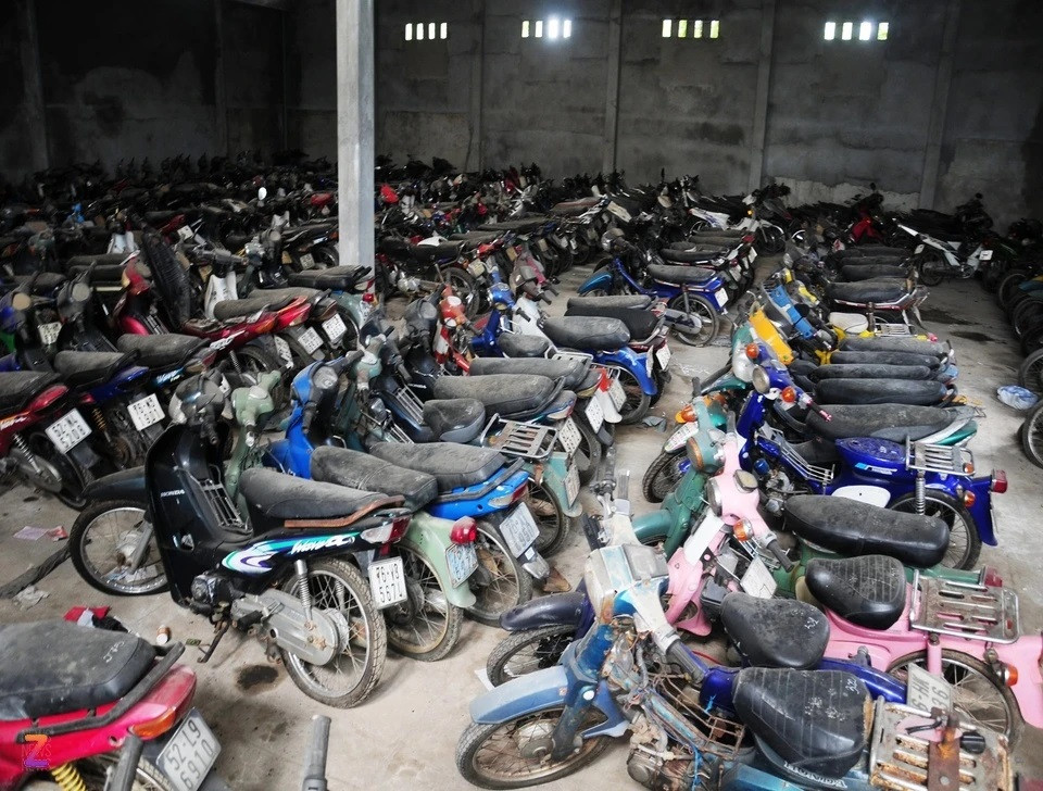 Một bãi giữ xe vi phạm được ghi lại tại Quảng Ngãi. Ảnh: Minh Hoàng.