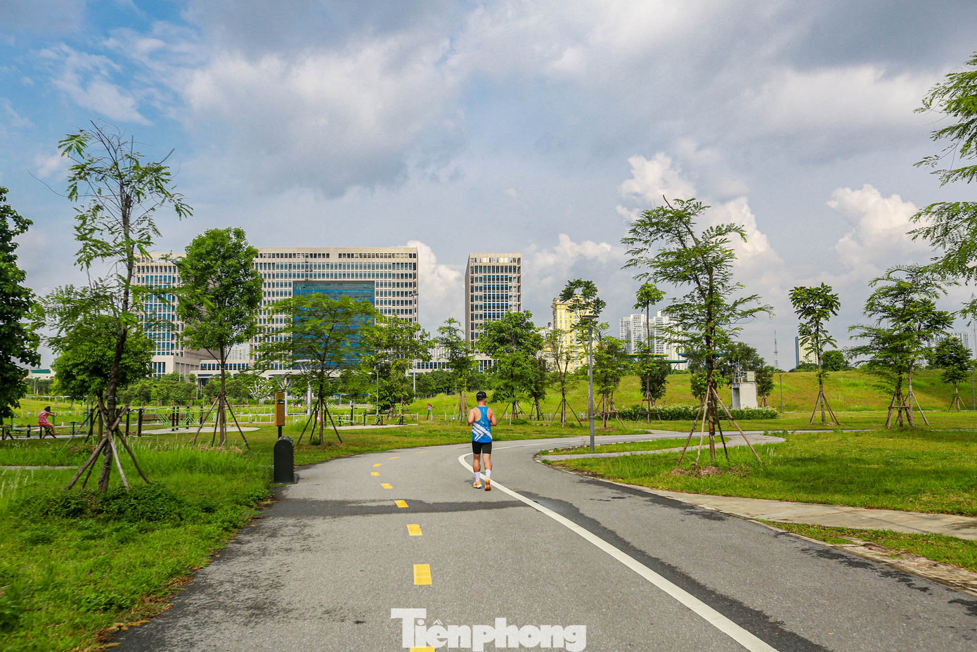 Người dân có thể thoải mái tập thể dục trong công viên.