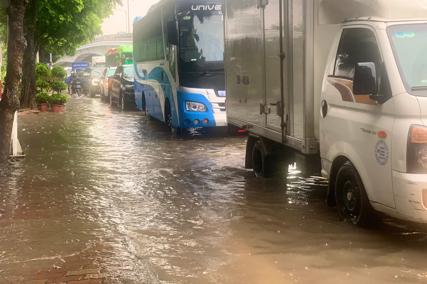 Các phương tiện "dậm chân tại chỗ".