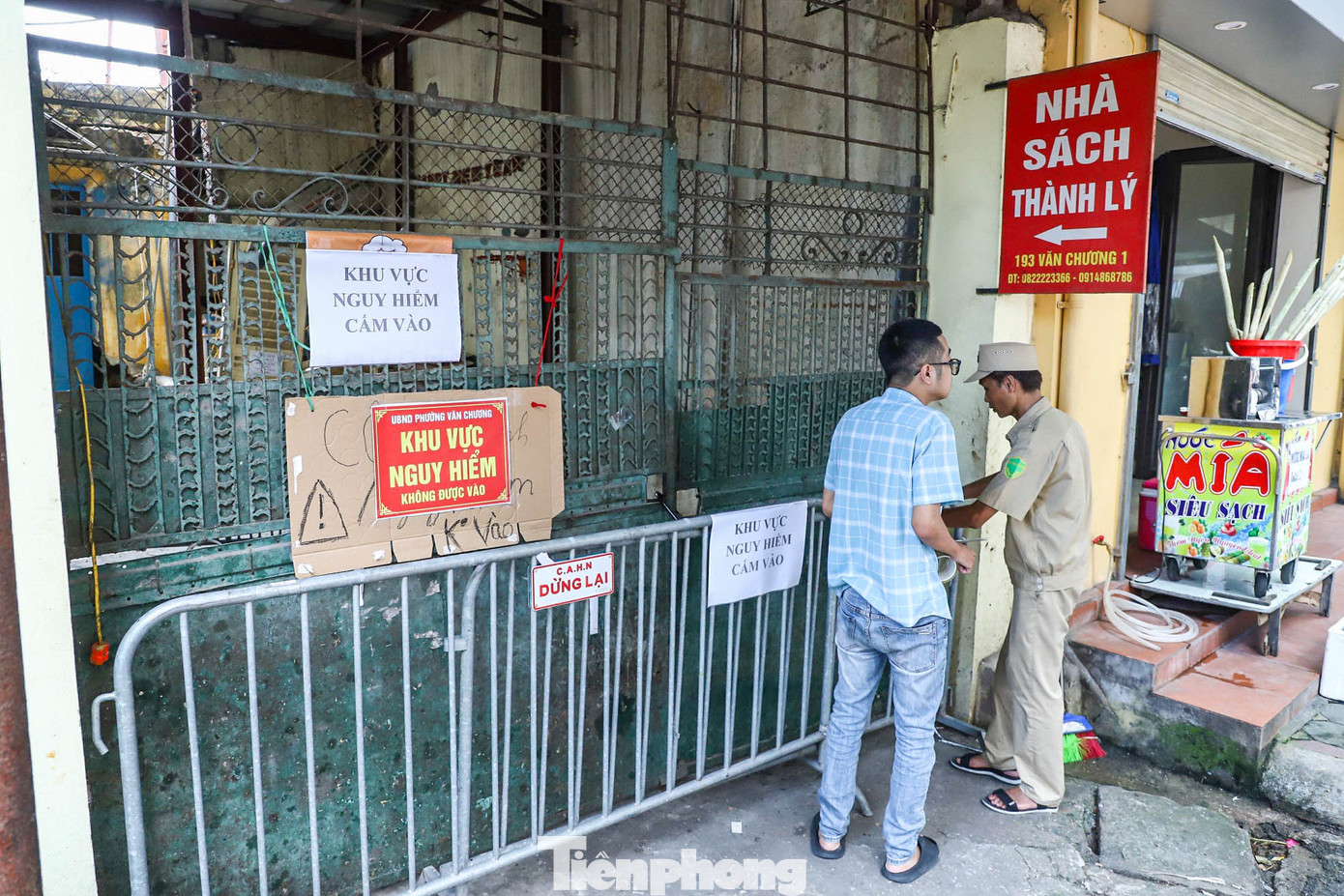 Lực lượng chức năng rào barie, dán biển khu vực nguy hiểm, phong tỏa khu vực xảy ra vụ việc trưa ngày 16/7.