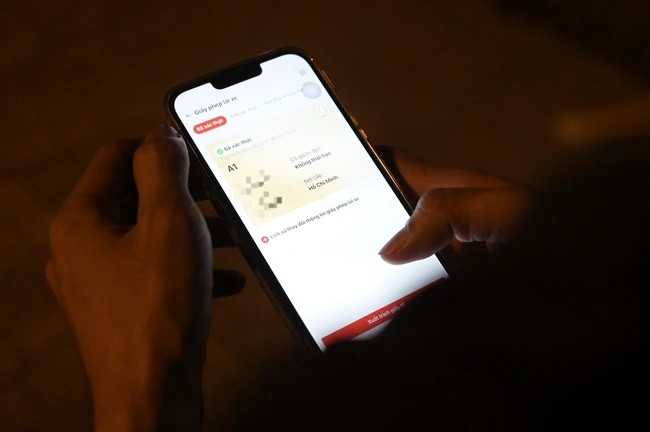 Anh T. (ngụ TP Thủ Đức) đi nhậu cùng công ty về, khi đến đường Gò Dưa, phường Tam Bình thì bị lực lượng CSGT ra hiệu dừng xe kiểm tra. Tại đây anh T. cho kết quả 0,431mg/lít khí thở nên tổ công tác đã đưa anh T. về chốt để lập biên bản.