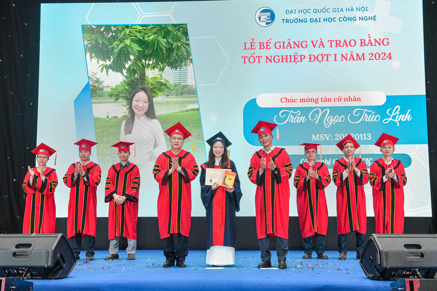 Cử nhân Trần Ngọc Trúc Linh đạt thủ khoa ngành Công nghệ thông tin - trường Đại học Công nghệ - ĐHQG Hà Nội với số điểm 3,88/4,0.