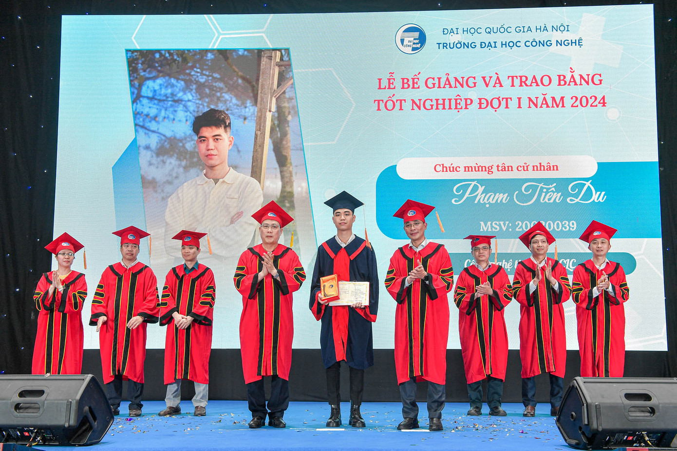 Tân cử nhân Phạm Tiến Du đạt thủ khoa ngành Công nghệ thông tin - trường Đại học Công nghệ - ĐHQG Hà Nội.