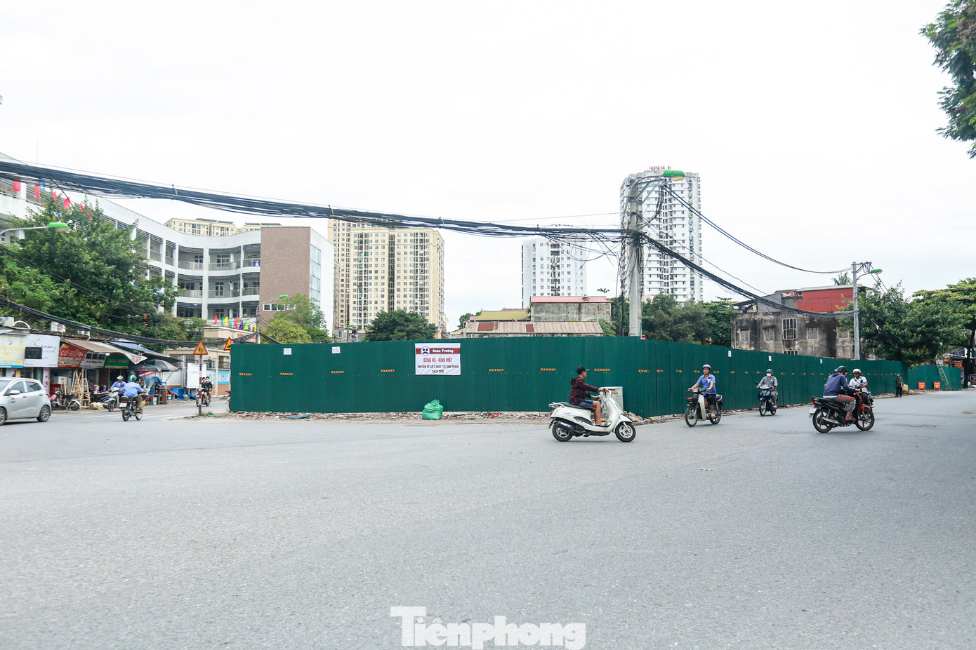 So với đầu năm, công tác giải phóng mặt bằng diễn ra ì ạch, chợ Mai Động được san phẳng phục vụ việc mở rộng đường Tam Trinh.