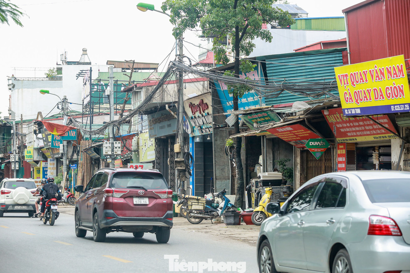 Tuy nhiên, theo ghi nhận của phóng viên, chỉ còn hơn 2 tháng nữa nhưng công tác giải phóng mặt bằng đang chậm, rất nhiều khu vực chưa được giải phóng.
