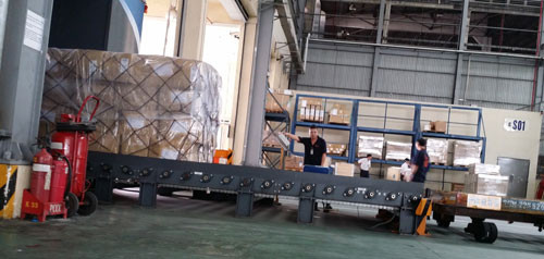 Từng kiện hàng đều được đưa vào máy soi hiện đại để kiểm tra chặt chẽ nhưng kiện hàng có giấu gần 230 kg heroin bên trong đã dễ dàng lọt qua. Từng kiện hàng đều được đưa vào máy soi hiện đại để kiểm tra chặt chẽ nhưng kiện hàng có giấu gần 230 kg heroin bên trong đã dễ dàng lọt qua