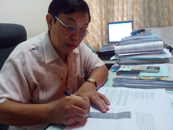 Theo PGS.TS. Trịnh Khắc Mạnh, trong văn cảnh của bài thơ này thì nên hiểu “canh” là canh giờ, “canh gà Thọ Xương” là tiếng gà gáy báo canh ở Thọ Xương - Hà Nội