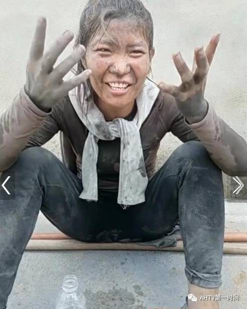 Cô gái vác 20 tấn xi măng mỗi ngày và câu chuyện cảm động phía sau ảnh 2