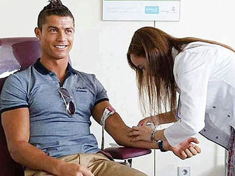 Tiết lộ lý do siêu sao Ronaldo không thích xăm mình ảnh 1