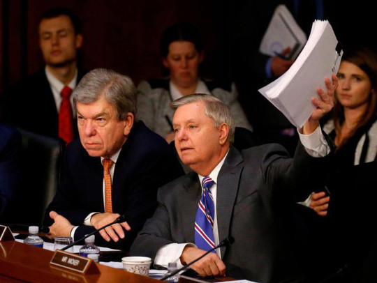 Facebook giữa tâm bão ảnh 1