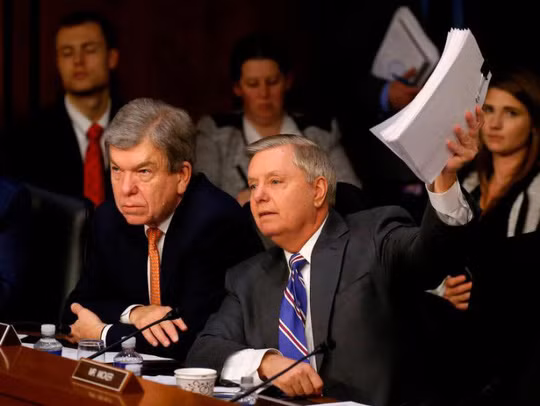 Facebook giữa tâm bão ảnh 1