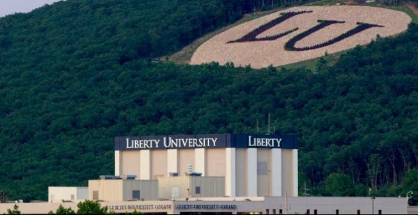 Những trường học ‘đáng sợ' nhất thế giới ảnh 4