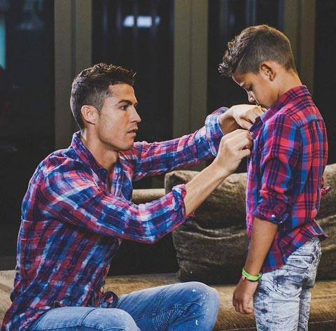Con trai Ronaldo làm 'Vua phá lưới' giải trường ảnh 2