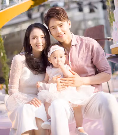 Mỹ nhân 'Thần điêu đại hiệp' dự phiên tòa xử chồng tội cưỡng dâm ảnh 1