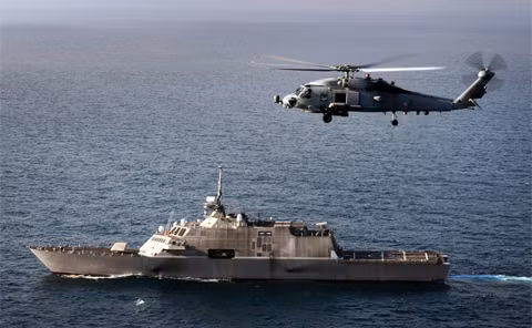 LSC-1 được trang bị 2 động cơ Tuabin Rolls Royce MT30 và 2 động cơ Diezen và 4 hệ thống động lực phản thủy Rolls Royce, cùng với 4 máy phát điện tổng công suất 3.200kW. Hệ thống động lực này giúp tàu đạt vận tốc tối đa lên tới 44 hải lý/giờ (81km/h). Tàu được trang bị hệ thống chiến đấu COMBATSS-21 của hãng Lockheed Martin và hệ thống sonar kiểu mảng kéo AN/SQR-20 dùng trong nhiệm vụ săn ngầm và chống thủy lôi. Do không trang bị ngư lôi nên nhiệm vụ chống ngầm được giao cho trực thăng hải quân MH-60R/S “Sea Hawk”