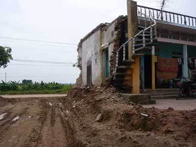 Đường 200 còn vướng hơn 40 hộ dân chưa được tái định cư (Ảnh chụp nhà một hộ dân thuộc diện phải GPMB tại xã Hồng Vân, huyện Ân Thi). Ảnh: PV