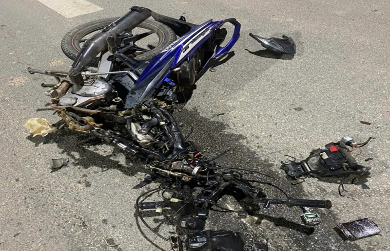 Chiếc xe máy hư hỏng sau vụ tai nạn