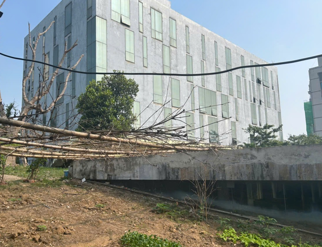 Nhiều hạng mục đã được xây dựng trên dự án dang dở, bỏ hoang hơn 10 năm Nhiều hạng mục đã được xây dựng trên dự án dang dở, bỏ hoang hơn 10 năm