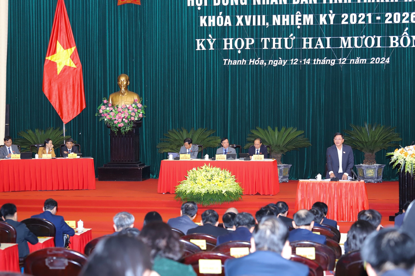 Ông Mai Xuân Liêm, Phó Chủ tịch UBND tỉnh Thanh Hóa trả lời chất vấn về chuyển đổi số ở một số lĩnh vực, ngành... còn chậm