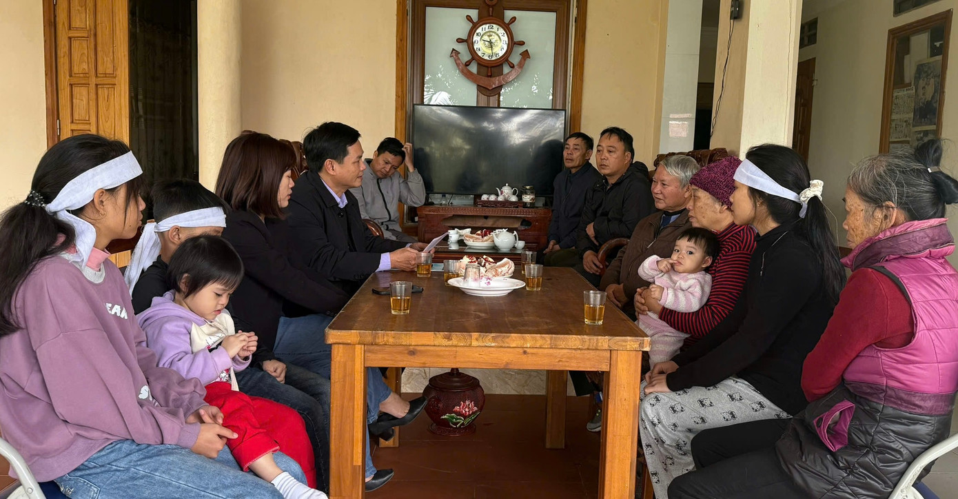 Không chỉ đối diện với nỗi đau người vợ qua đời, anh Linh cũng như người thân đang rất lo lắng cho tình trạng sức khoẻ của người em trai đang được điều trị tại Bệnh viện Việt Đức