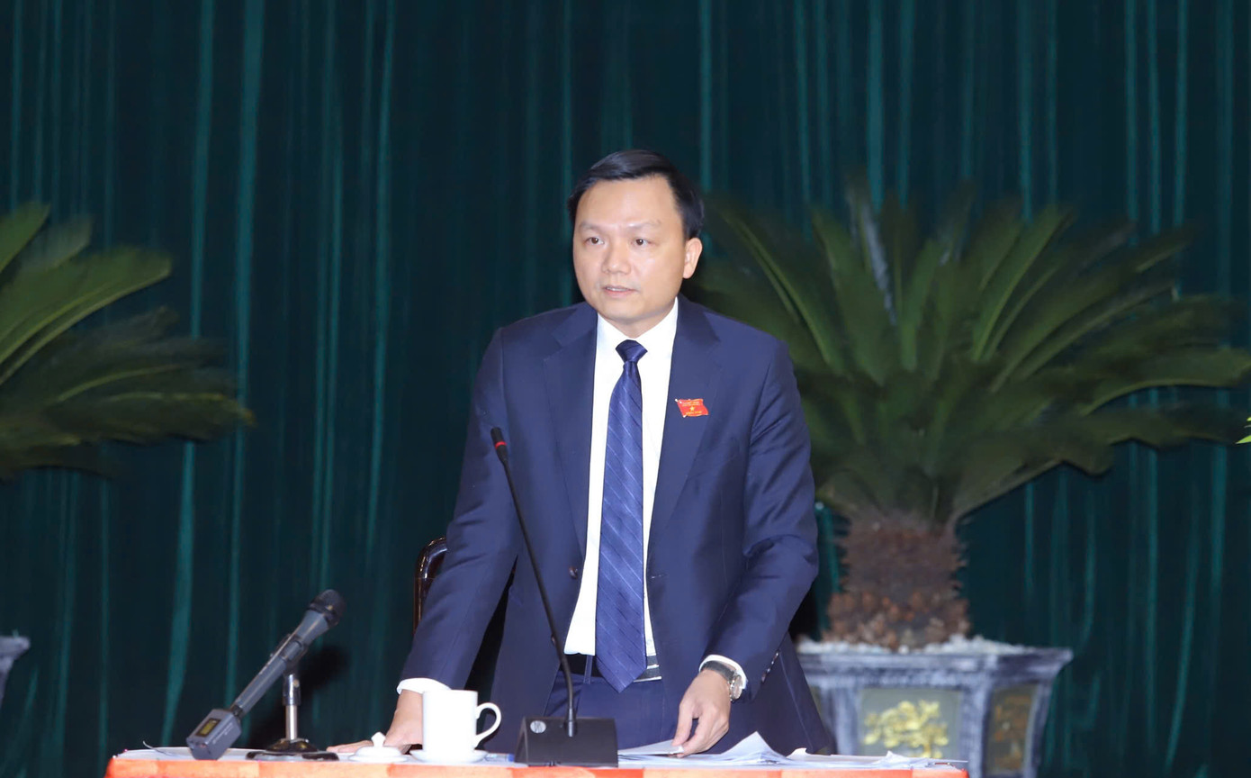 Ông Lê Minh Nghĩa, Giám đốc Sở Kế hoạch và Đầu tư trả lời chất vấn