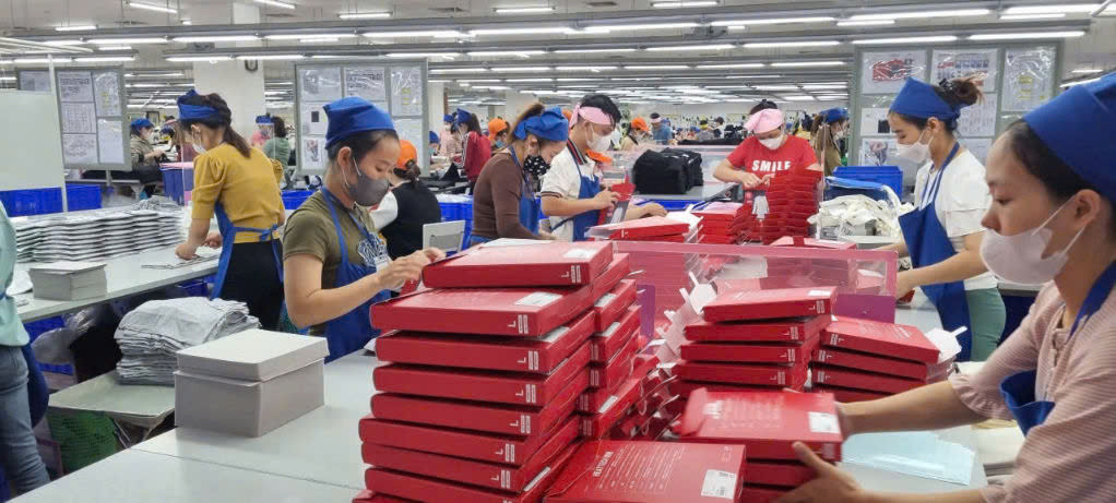 Công nhân tại Khu Công nghiệp Lễ Môn (TP Thanh Hóa) trong giờ làm việc.