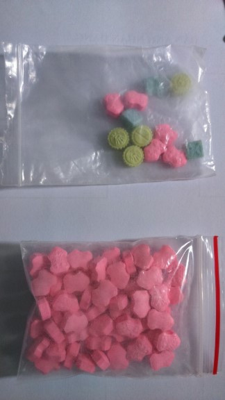 Hot girl bán thuốc lắc cho dân chơi trong quán bar ảnh 1