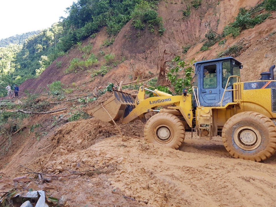 Vụ sạt lở 43 người mất tích ở Quảng Nam: Tìm được hàng chục người còn sống ảnh 13 Vụ sạt lở 43 người mất tích ở Quảng Nam: Tìm được hàng chục người còn sống ảnh 13