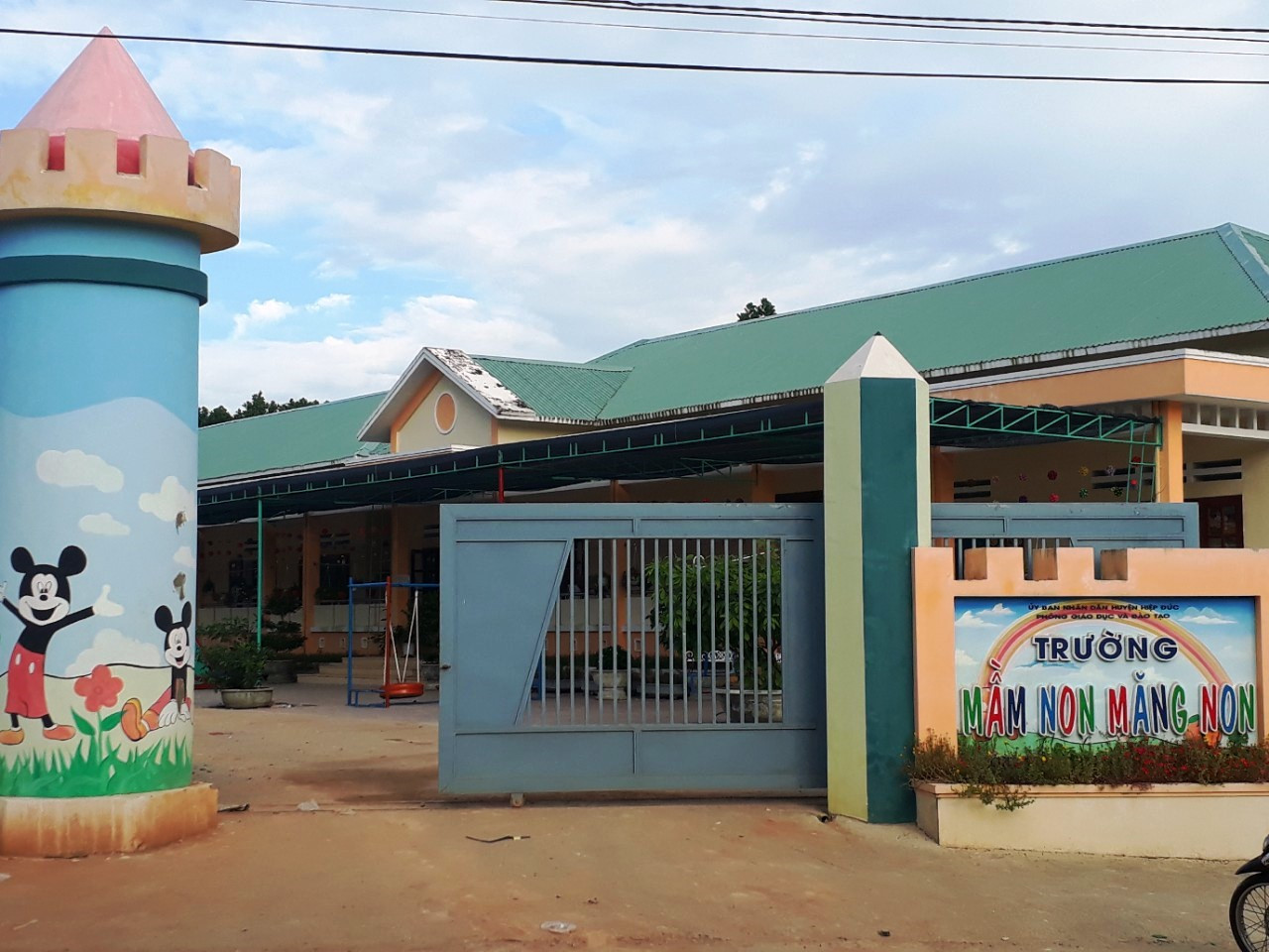 Giáo viên mầm non đồng loạt quỳ gối: Chính quyền làm khó doanh nghiệp? ảnh 2 Giáo viên mầm non đồng loạt quỳ gối: Chính quyền làm khó doanh nghiệp? ảnh 2