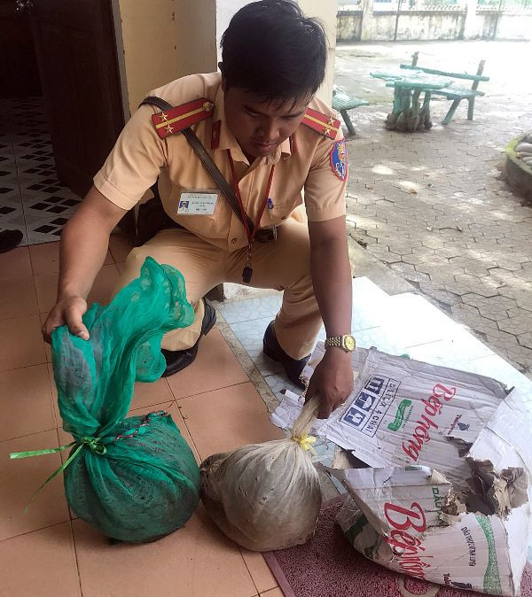 Bắt xe khách chở động vật hoang dã trái phép tại Quảng Nam ảnh 1