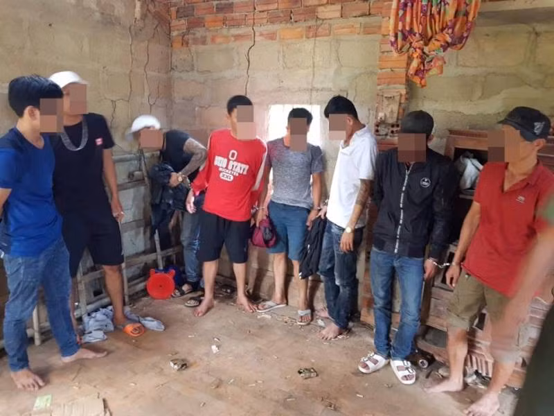 Quảng Nam:13 đối tượng 'xóc đĩa' trong ngôi nhà hoang ảnh 1