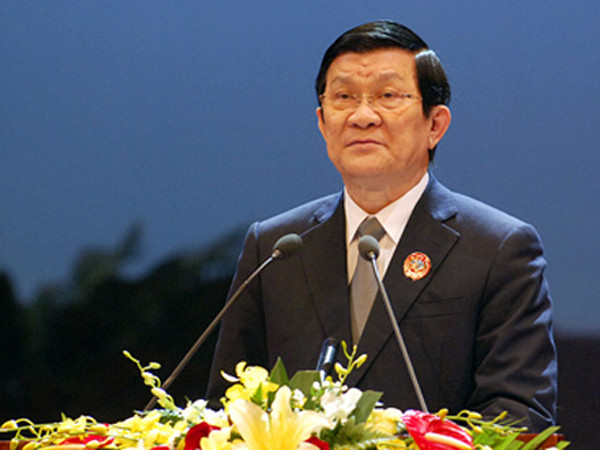 Chủ tịch nước Trương Tấn Sang nhắc nhở cần phải tăng cường tuyên truyền giáo dục lý tưởng, tinh thần yêu nước, niềm tự hào dân tộc, trách nhiệm và nghĩa vụ bảo vệ tổ quốc trong toàn dân, nhất là thế hệ trẻ. Ảnh: Chính phủ. Chủ tịch nước Trương Tấn Sang nhắc nhở cần phải tăng cường tuyên truyền giáo dục lý tưởng, tinh thần yêu nước, niềm tự hào dân tộc, trách nhiệm và nghĩa vụ bảo vệ tổ quốc trong toàn dân, nhất là thế hệ trẻ. Ảnh: Chính phủ