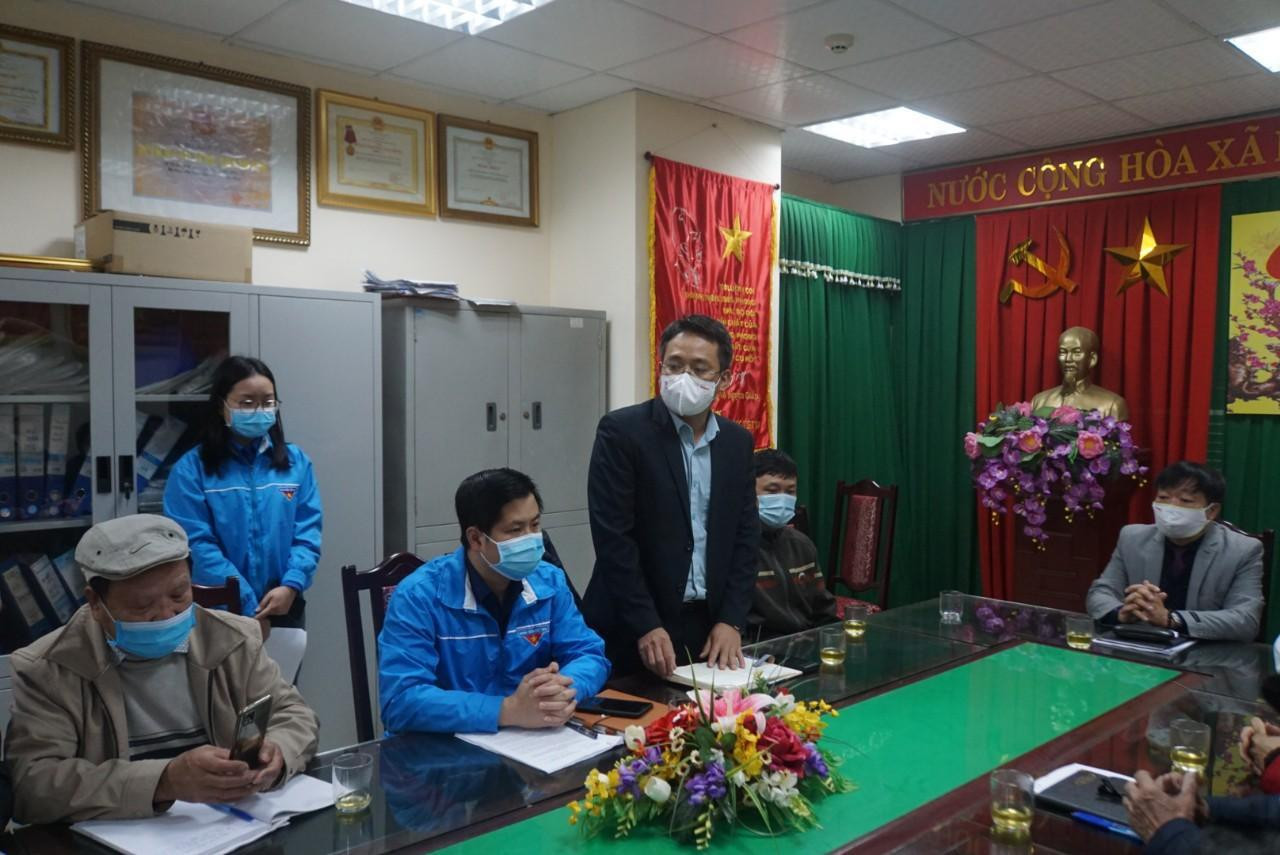 Đại diện báo Tiền Phong, nhà báo Hồ Sỹ Lực - Trưởng đại diện Văn phòng báo Tiền Phong tại Bắc Giang đã bày tỏ sự tri ân đối với những cống hiến và hy sinh của các thương binh, cựu thanh niên xung phong trong chiến đấu giải phóng, bảo vệ và xây dựng đất nước. "Ban Biên tập báo Tiền Phong chỉ đạo, phải thường xuyên phối hợp với các doanh nghiệp thực hiện các hoạt động đền ơn đáp nghĩa, chia sẻ khó khăn với các thương binh, cựu thanh niên xung phong có hoàn cảnh khó khăn. Chúng tôi rất biết ơn các nhà tài trợ vì năm nay dịch COVID-19 gây ra nhiều khó khăn nhưng vẫn sẵn sàng đồng hành cũng báo để thực hiện hoạt động đền ơn đáp nghĩa ấm áp như thế này", anh Lực nói.