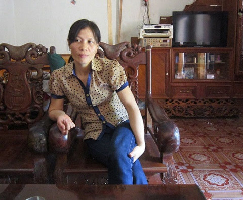 Chị Yến buồn rầu kể về chuyện anh Long bị rắn cắn chết