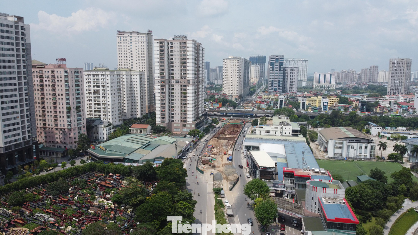 Giá các căn hộ tại khu vực đường Lê Văn Lương vẫn đang neo ở mức cao, bất chấp những thông tin sai phạm của các dự án đã được Thanh tra Bộ Xây dựng chỉ ra.