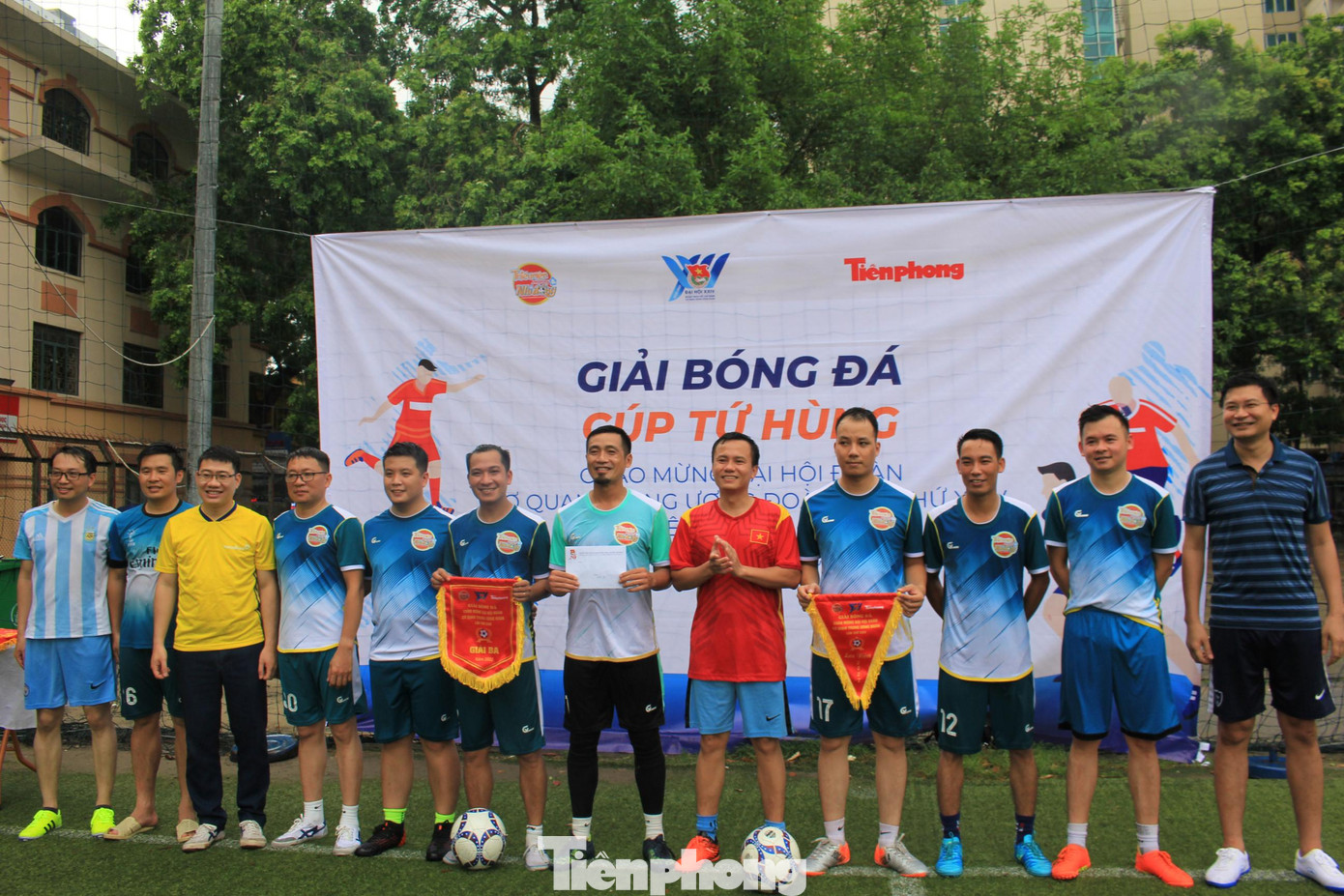 Kết quả FC Văn phòng TW Đảng giành giải nhất, FC Các ban Khối phong trào TW Đoàn giành giải nhì, FC Báo TNTP&amp;NĐ giành giải ba.