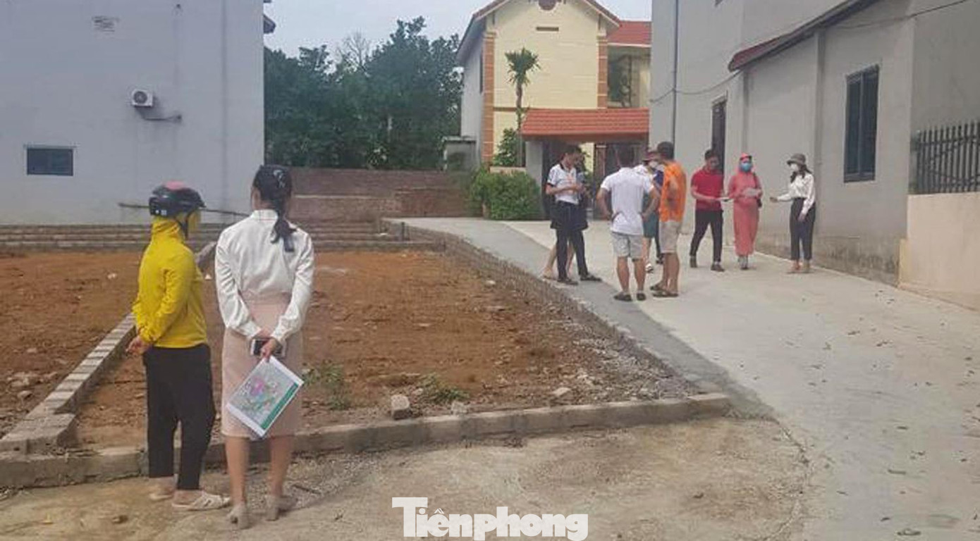 Khu vực Thạch Thất (Hà Nội) từng được coi là "thủ phủ" phân lô bán nền nhờ thông tin quy hoạch các dự án công nghệ cao, trường đại học lớn. Khu vực Thạch Thất (Hà Nội) từng được coi là "thủ phủ" phân lô bán nền nhờ thông tin quy hoạch các dự án công nghệ cao, trường đại học lớn.