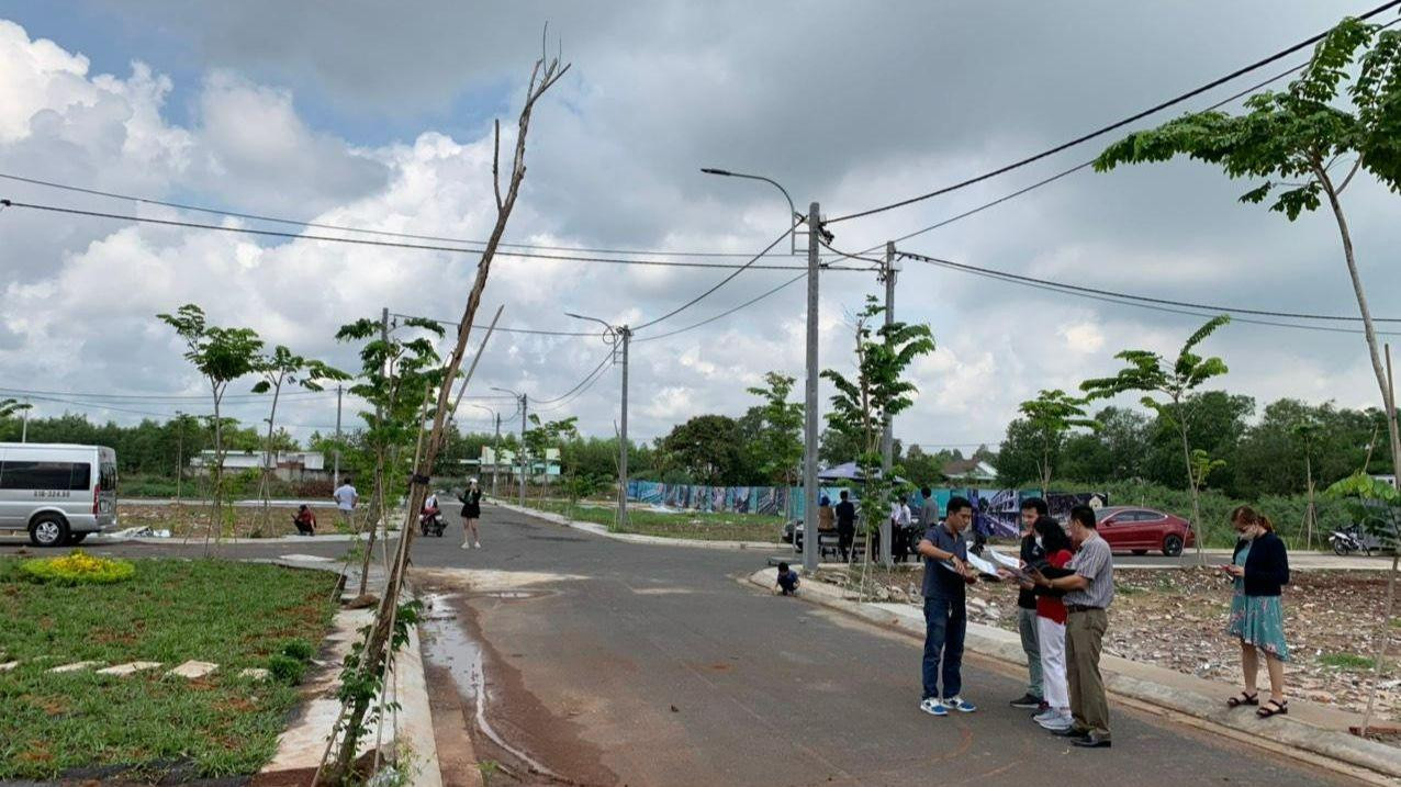 Các báo cáo tình hình thị trường bất động sản gần đây đều chỉ ra, độ quan tâm đến đất nền đã giảm, nhiều nơi giá đi ngang. Các báo cáo tình hình thị trường bất động sản gần đây đều chỉ ra, độ quan tâm đến đất nền đã giảm, nhiều nơi giá đi ngang.