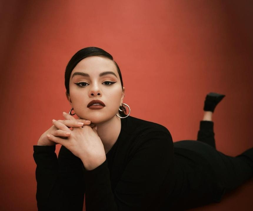 Selena Gomez mừng sinh nhật 30 tuổi ngày 22/7 trong bữa tiệc ấm cúng cùng gia đình, bạn bè. Đây là cột mốc quan trọng đánh dấu thành công, cũng như để cô nhìn lại những gì chưa làm được và phấn đấu trong những năm tới. Trên mạng xã hội, người hâm mộ đồng loạt chia sẻ ảnh và gửi lời chúc đến thần tượng.